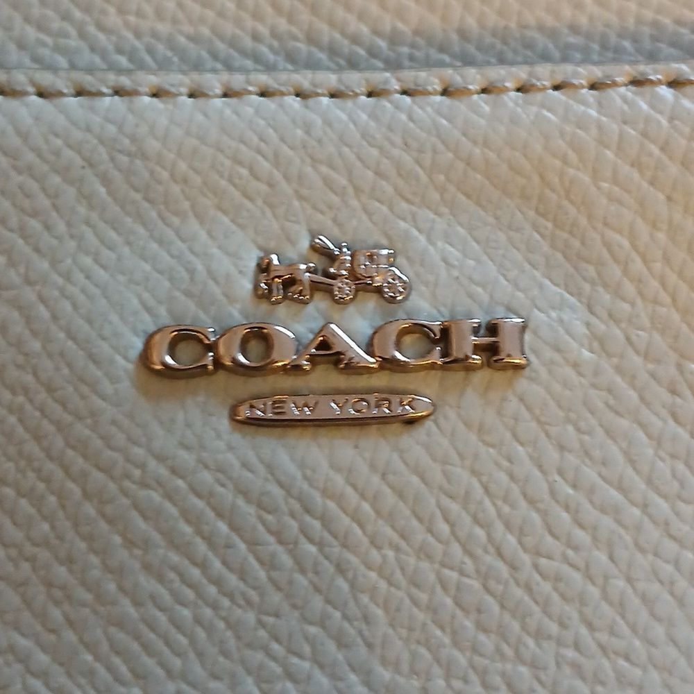 Coach   - Picture 2 of 6